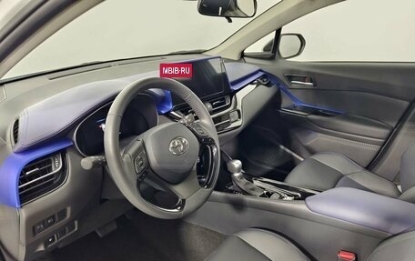 Toyota C-HR I рестайлинг, 2023 год, 3 990 000 рублей, 18 фотография