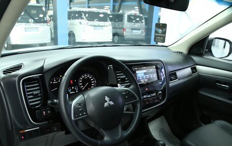 Mitsubishi Outlander III рестайлинг 3, 2012 год, 1 868 000 рублей, 14 фотография