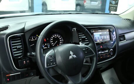 Mitsubishi Outlander III рестайлинг 3, 2012 год, 1 868 000 рублей, 15 фотография