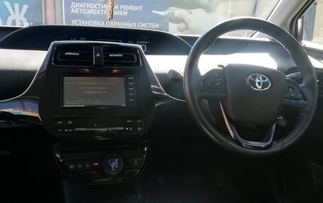 Toyota Prius IV XW50, 2019 год, 1 870 000 рублей, 6 фотография