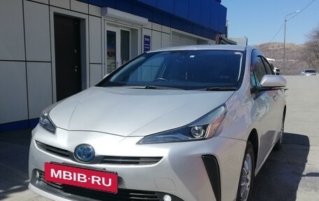 Toyota Prius IV XW50, 2019 год, 1 870 000 рублей, 3 фотография