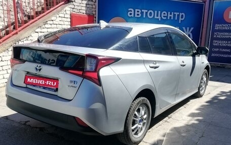 Toyota Prius IV XW50, 2019 год, 1 870 000 рублей, 4 фотография