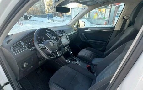 Volkswagen Tiguan II, 2019 год, 3 399 000 рублей, 5 фотография