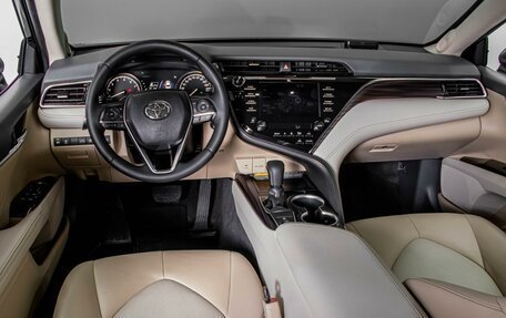 Toyota Camry, 2018 год, 3 150 000 рублей, 6 фотография