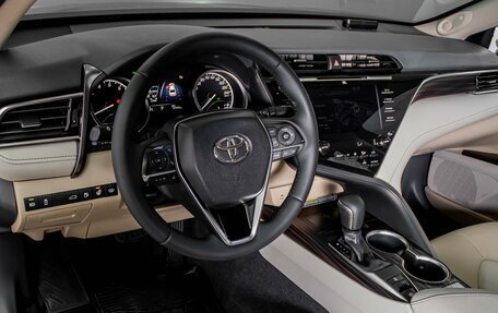 Toyota Camry, 2018 год, 3 150 000 рублей, 10 фотография