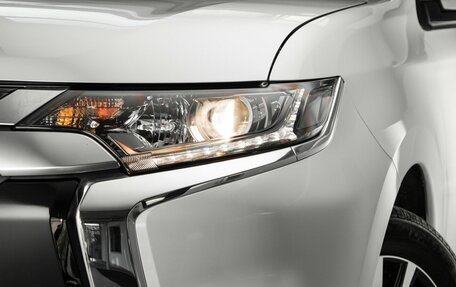 Mitsubishi Outlander III рестайлинг 3, 2022 год, 3 300 000 рублей, 4 фотография