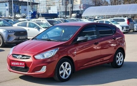 Hyundai Solaris II рестайлинг, 2012 год, 825 000 рублей, 1 фотография