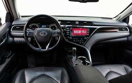 Toyota Camry, 2019 год, 3 420 000 рублей, 6 фотография