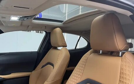 Lexus UX I, 2022 год, 3 550 000 рублей, 8 фотография