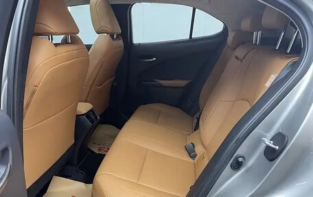 Lexus UX I, 2022 год, 3 550 000 рублей, 13 фотография