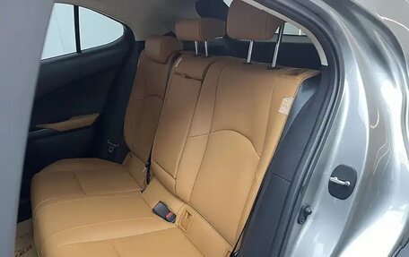 Lexus UX I, 2022 год, 3 550 000 рублей, 14 фотография