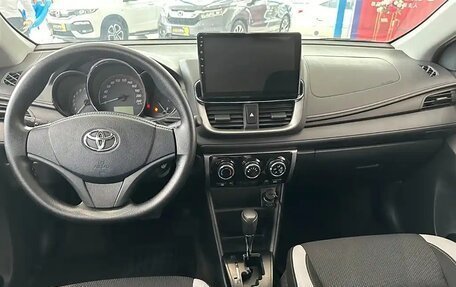 Toyota Yaris, 2020 год, 1 300 000 рублей, 8 фотография