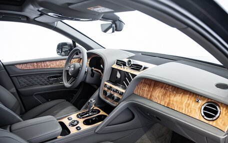 Bentley Bentayga I, 2022 год, 23 400 000 рублей, 13 фотография