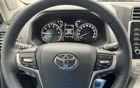 Toyota Land Cruiser Prado 150 рестайлинг 2, 2023 год, 7 300 000 рублей, 16 фотография
