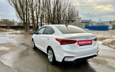 Hyundai Solaris II рестайлинг, 2018 год, 945 000 рублей, 3 фотография