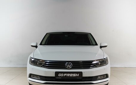 Volkswagen Passat B8 рестайлинг, 2016 год, 1 780 000 рублей, 3 фотография