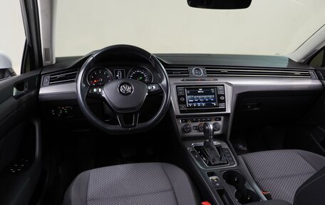 Volkswagen Passat B8 рестайлинг, 2016 год, 1 780 000 рублей, 6 фотография