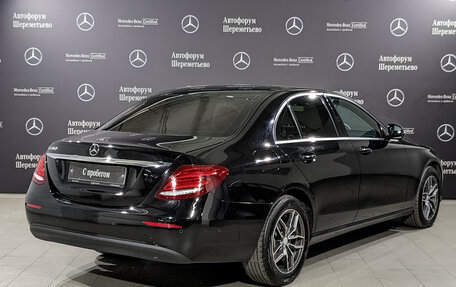 Mercedes-Benz E-Класс, 2018 год, 2 200 000 рублей, 5 фотография