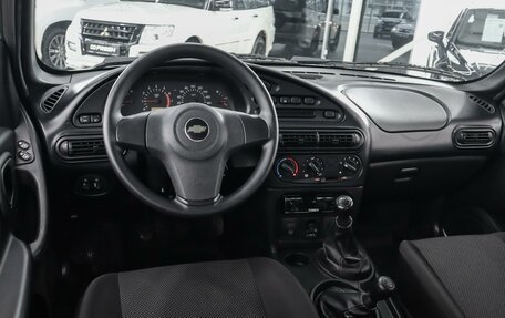 Chevrolet Niva I рестайлинг, 2017 год, 869 000 рублей, 6 фотография