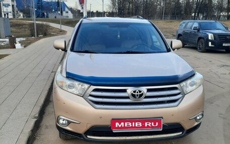 Toyota Highlander III, 2012 год, 1 550 000 рублей, 1 фотография
