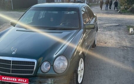 Mercedes-Benz E-Класс, 1998 год, 600 000 рублей, 8 фотография