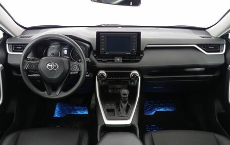 Toyota RAV4, 2020 год, 2 499 000 рублей, 10 фотография