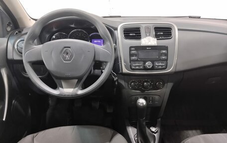 Renault Logan II, 2018 год, 900 000 рублей, 8 фотография