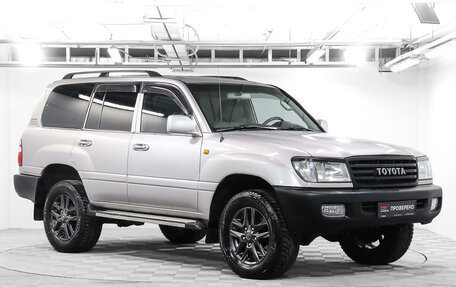 Toyota Land Cruiser 100 рестайлинг 2, 2004 год, 2 390 000 рублей, 3 фотография