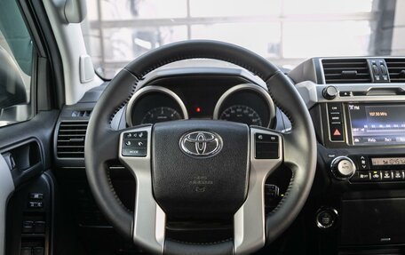 Toyota Land Cruiser Prado 150 рестайлинг 2, 2013 год, 3 398 000 рублей, 19 фотография