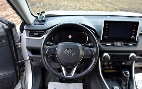 Toyota RAV4, 2020 год, 3 995 000 рублей, 23 фотография
