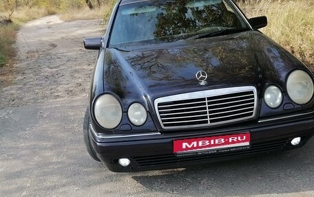 Mercedes-Benz E-Класс, 1997 год, 480 000 рублей, 2 фотография