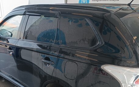Mitsubishi Outlander III рестайлинг 3, 2014 год, 1 800 000 рублей, 4 фотография