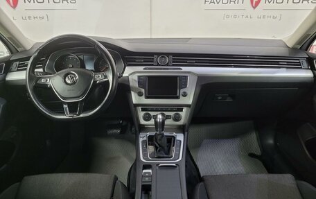 Volkswagen Passat B8 рестайлинг, 2017 год, 1 860 000 рублей, 9 фотография