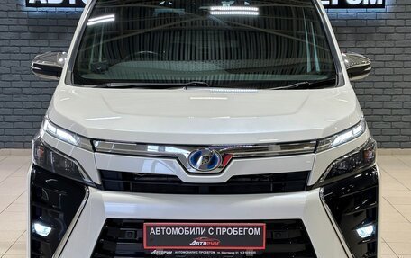 Toyota Voxy III, 2019 год, 2 847 000 рублей, 2 фотография