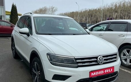 Volkswagen Tiguan II, 2017 год, 2 840 000 рублей, 2 фотография