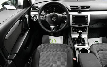 Volkswagen Passat B7, 2011 год, 1 295 000 рублей, 12 фотография