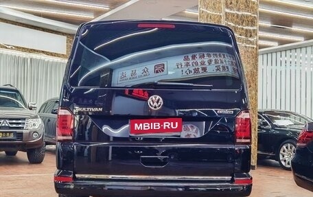 Volkswagen Multivan T6 рестайлинг, 2019 год, 6 637 000 рублей, 6 фотография