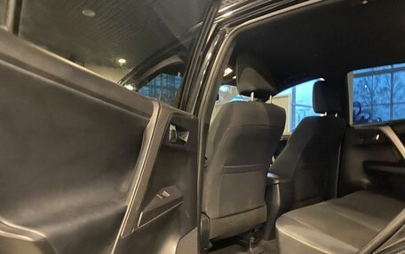 Toyota RAV4, 2019 год, 2 990 000 рублей, 24 фотография
