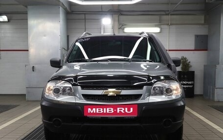 Chevrolet Niva I рестайлинг, 2018 год, 985 000 рублей, 3 фотография