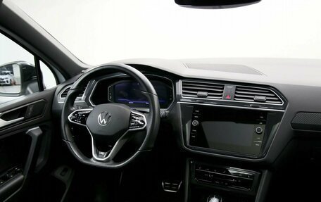 Volkswagen Tiguan II, 2021 год, 3 949 000 рублей, 3 фотография