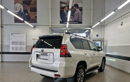 Toyota Land Cruiser Prado 150 рестайлинг 2, 2018 год, 5 200 000 рублей, 4 фотография
