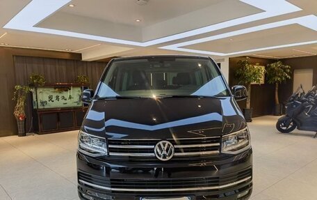Volkswagen Multivan T6 рестайлинг, 2019 год, 4 914 000 рублей, 2 фотография