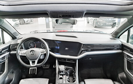 Volkswagen Touareg III, 2019 год, 5 980 000 рублей, 14 фотография