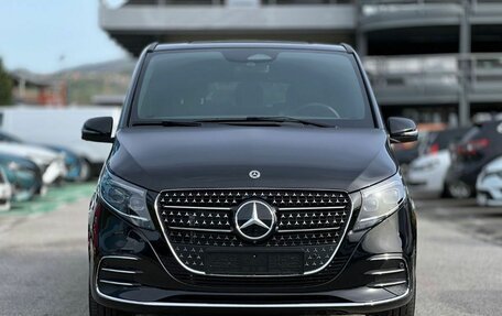 Mercedes-Benz V-Класс, 2024 год, 18 000 000 рублей, 2 фотография
