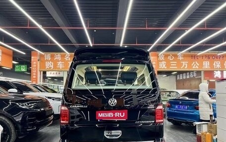 Volkswagen Caravelle T6 рестайлинг, 2019 год, 4 441 000 рублей, 5 фотография