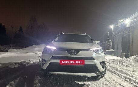 Toyota RAV4, 2019 год, 2 470 000 рублей, 6 фотография