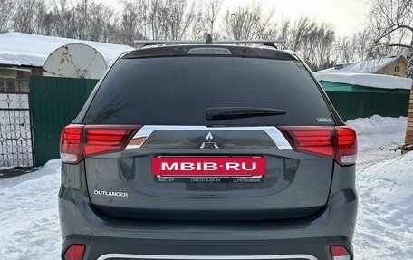 Mitsubishi Outlander III рестайлинг 3, 2021 год, 4 100 000 рублей, 11 фотография