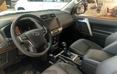 Toyota Land Cruiser Prado 150 рестайлинг 2, 2023 год, 11 200 000 рублей, 5 фотография