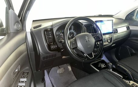 Mitsubishi Outlander III рестайлинг 3, 2018 год, 2 346 000 рублей, 9 фотография