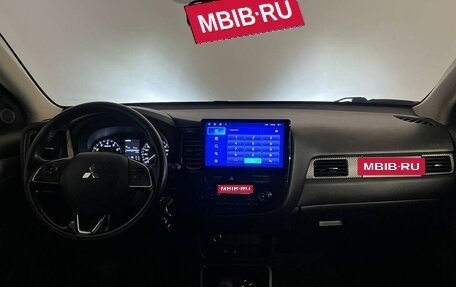 Mitsubishi Outlander III рестайлинг 3, 2018 год, 2 346 000 рублей, 12 фотография
